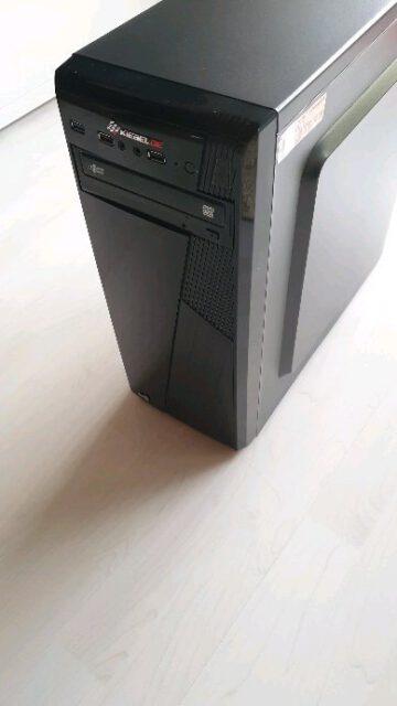 Gerade im Lager eingetroffen 🚀 Ein individuell konfigurierter Stand-PC mit neuesten Markenkomponenten. Der perfekte Business PC für Bürotätigkeiten, Videoschnitt, Multi-Tasking Aufgaben uvm. Mit einem Ryzen 7 Prozessor und einer AMD Vega Grafik bietet er die nächsten Jahre ausreichend Leistung für alltägliche Arbeiten. 
Bei Interesse Anfragen via PN oder www.kaselow-marketing.com/Kontakt
#Nürnberg #Cadolzburg #Fürth #Erlangen #bayern #kiebel #PC #kaselowmarketing #manuelkaselow #PremiumMarketing #Werbeagentur #LifestyleMarketing #Kundenanfertigung